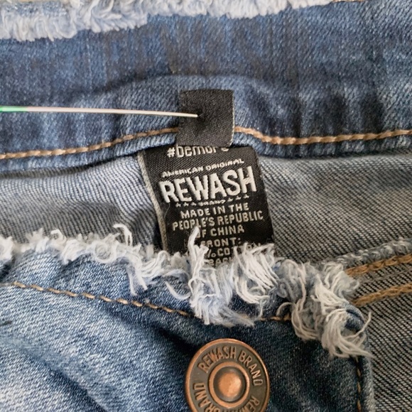 REWASH DISTRESSED JEAN SHORTS - Picture 3 of 9